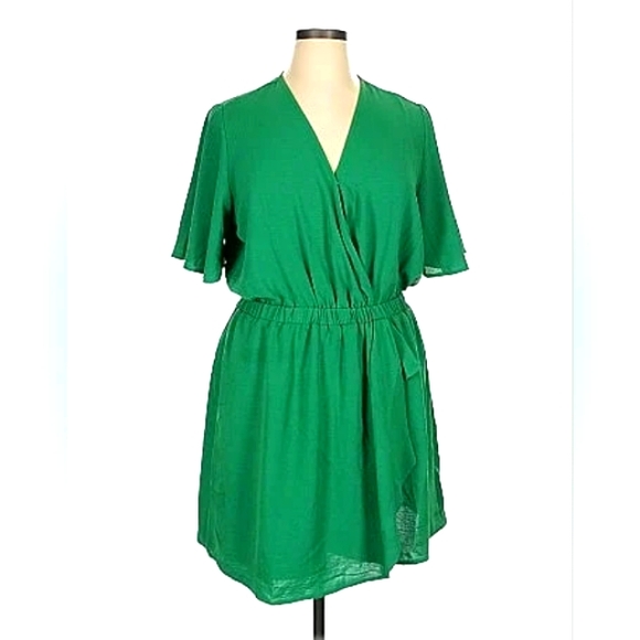 XL - NWT - Emma & Michele Short Sleeved V-Neck Romper - Green - Picture 3 of 4